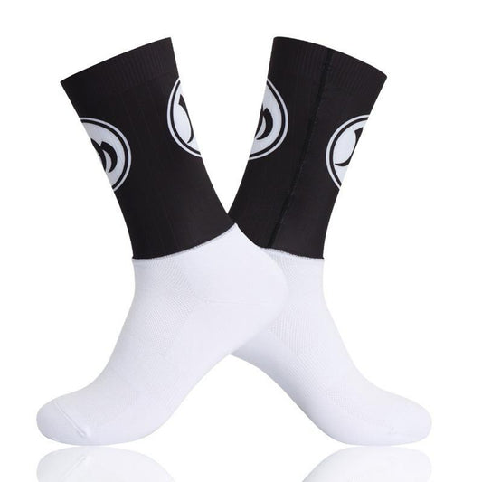 AERO SOCKS - BLACK AND WHITE